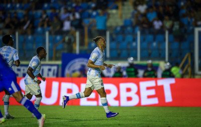 Grêmio goleia o Confiança e se classifica às oitavas de final da Copa do Brasil
