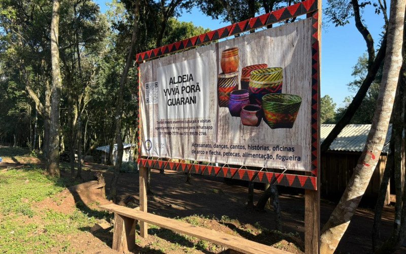 Roteiro étnico-cultural na aldeia guarani, no interior de Canela
