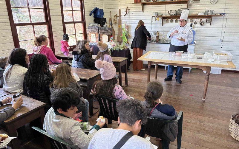 Senac realiza oficinas gastronômicas para crianças de escolas de Gramado, durante a Festa da Colônia
