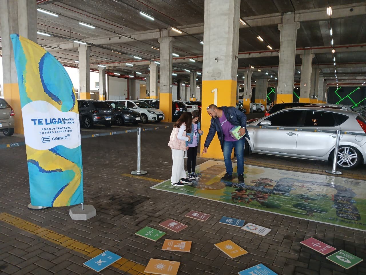 Tem drive-thru de reciclagem no Canoas Shopping; veja o que pode ser levado