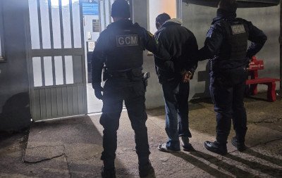 VÍDEO: Homem é preso após ser flagrado furtando peças de loja esportiva no Centro de São Leopoldo
