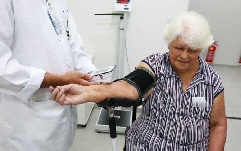 Pessoas 50+ vão representar metade do consumo com saúde em 2044 | abc+