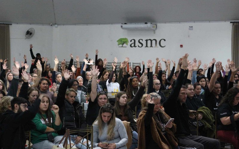 Após a votação que encerrou a greve, professores ainda aprovaram encaminhamentos da mobilização | abc+