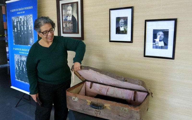 Cleusa é responsável pela organização da exposição | abc+