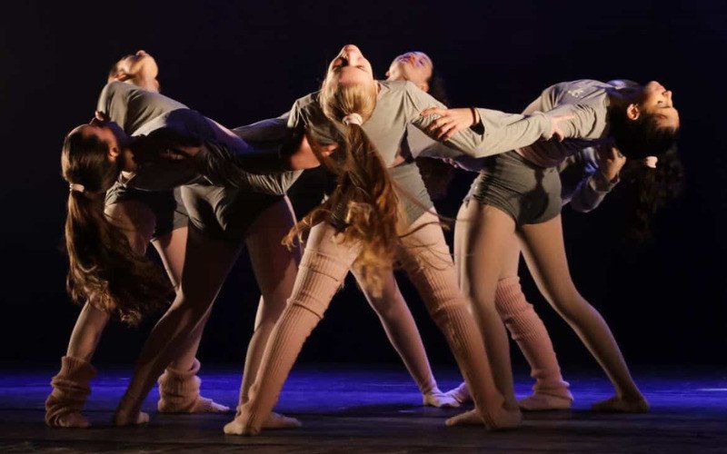 Grupo de Danças Embalun apresentará o espetáculo "Mãe de Bailarina" no Teatro Municipal  