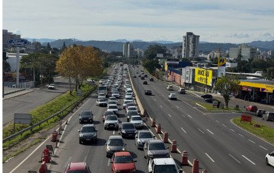 VÍDEO: Obras e estreitamento de pista causam congestionamento na BR-116, em Novo Hamburgo