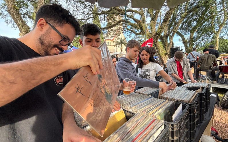 70ª edição do Festeje Hamburgo Velho reuniu centenas de pessoas neste sábado (16), na Praça Monsenhor Edmundo Backes, em Novo Hamburgo