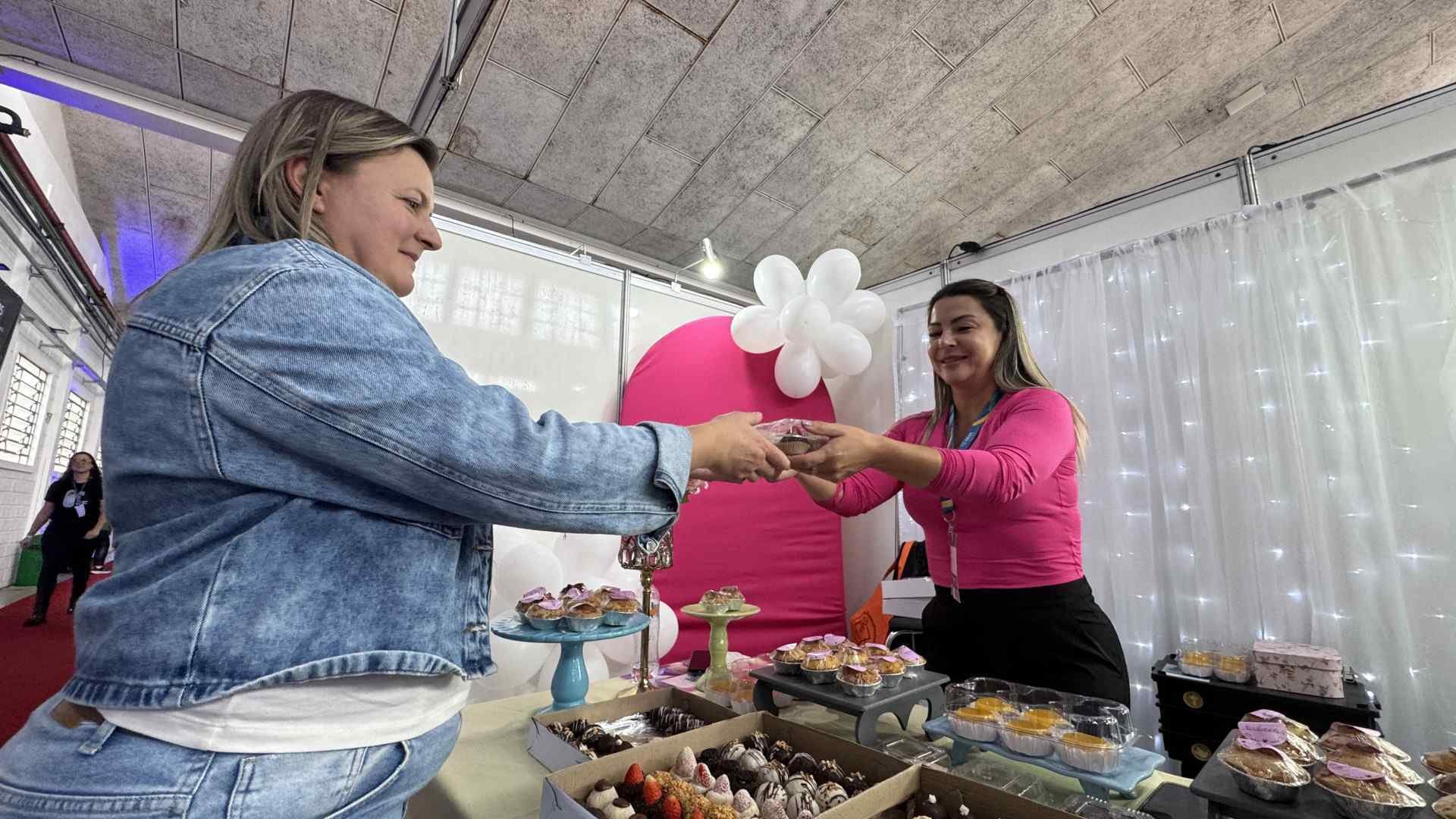 Histórias diferentes, mesmo recomeço: Empreendedores se reúnem em feira em Sapiranga