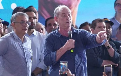 "Interpretei como provocação": Ciro Gomes confunde gesto de apoiador com apologia ao CV e se explica nas redes sociais