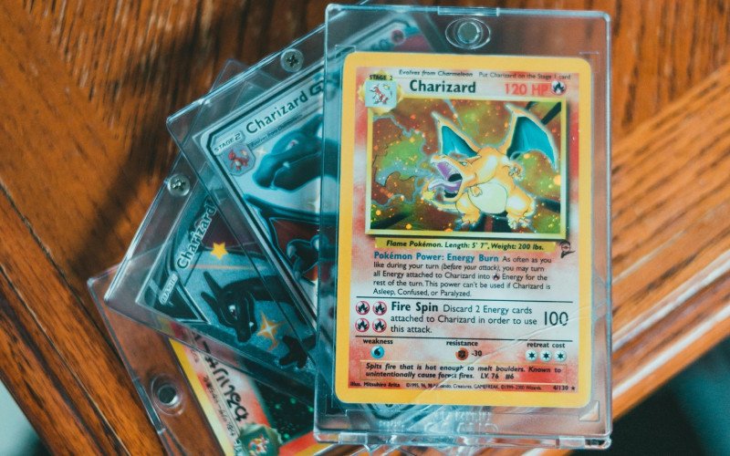 Mulher da Suíça, de 20 anos, herdou acervo com 60 mil cartas de Pokémon | abc+