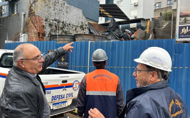 Defesa Civil verifica infiltrações e possíveis vazamentos em área onde muro desabou em Novo Hamburgo
