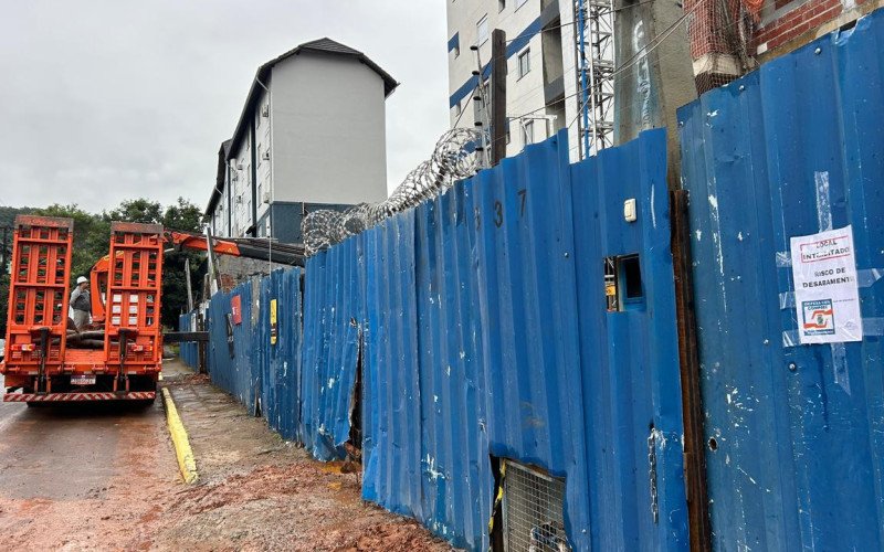 Defesa Civil verifica infiltrações e possíveis vazamentos em área onde muro desabou em Novo Hamburgo
