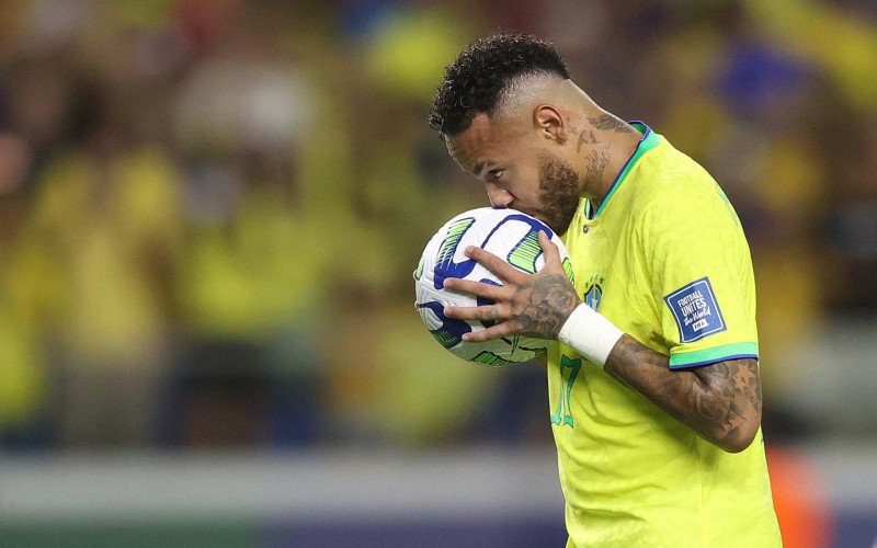 Neymar fará novo exame nos EUA e Ancelotti projeta retorno aos treinos
