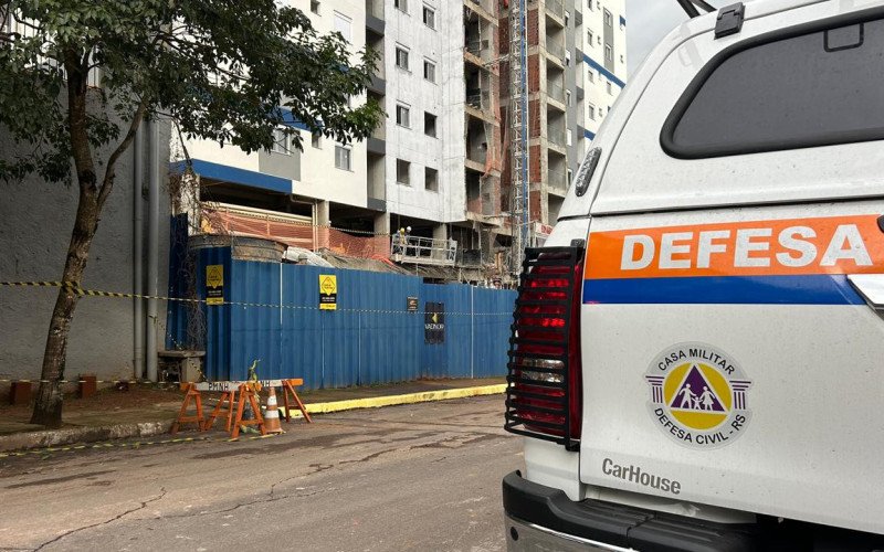 Defesa Civil segue em monitoramento ao local, enquanto profissionais da Incorporadora Valeincorp atuam no restabelecimento do talude e do muro do Condomínio Jardim Brasil, além da construção do Residencial Arezzo