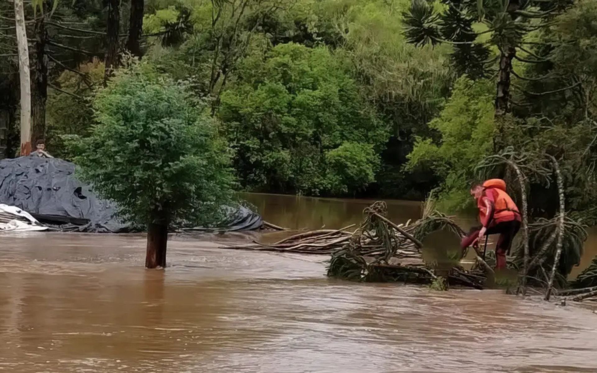 Estado do Sul do Brasil decreta alerta climático com chegada de super El Niño e risco de inundações e deslizamentos