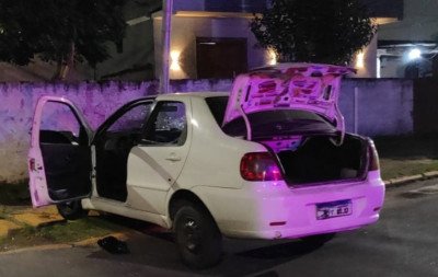 Tiroteio entre criminoso e PMs termina com colisão de carro, suspeito baleado e preso em Canoas