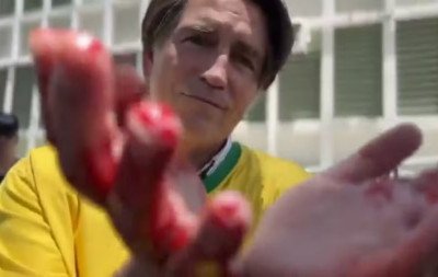 Dark Horse: Flávio Bolsonaro expõe trecho de filme sobre o pai e reacende polêmica sobre 2018