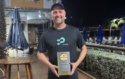 Lucas Engel volta ao circuito aos 44 anos e entra para a história do tênis brasileiro