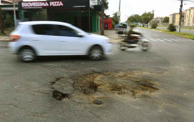 "Qual lugar que não tem buraco?": condição do asfalto continua sendo problema em Canoas