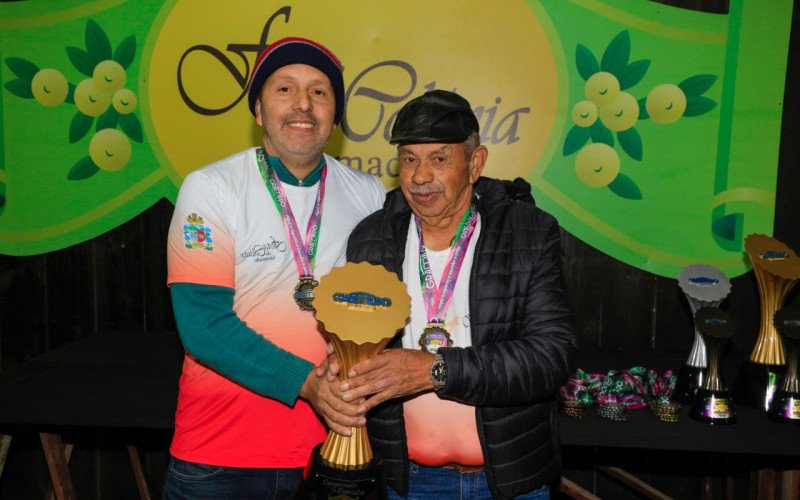Campeão de Canastra na Festa da Colônia
