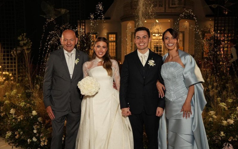Lucas Hang e Larissa Gamba se casaram nesta semana em Santa Catarina
