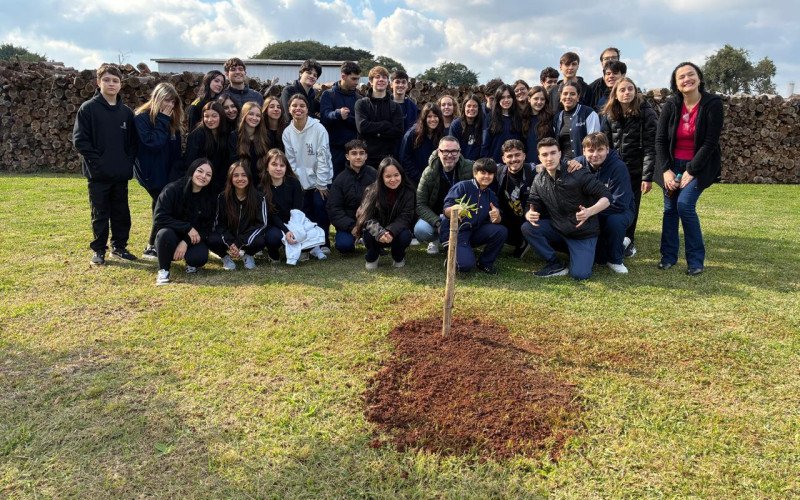 Turmas de Ensino Médio do Colégio São José participaram da primeira ação