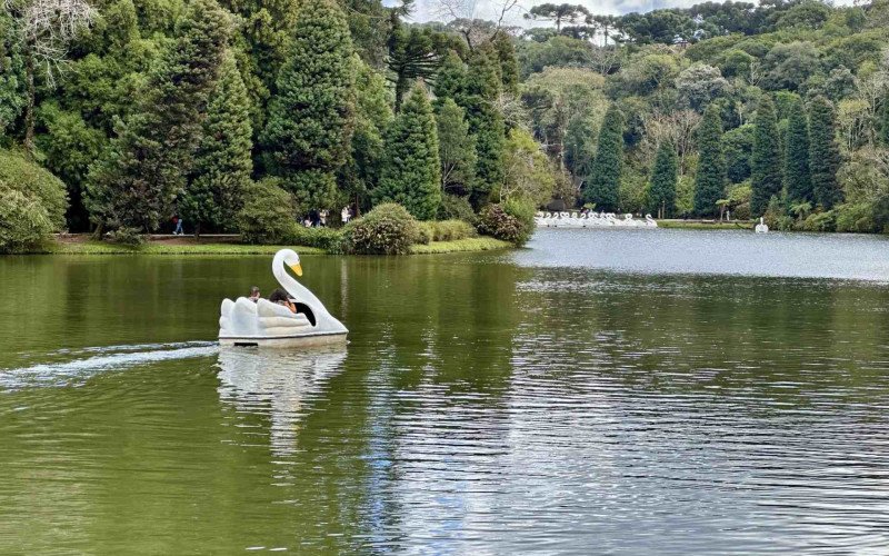 Lago Negro, em Gramado, é um dos pontos turísticos mais visitados da Região das Hortênsias