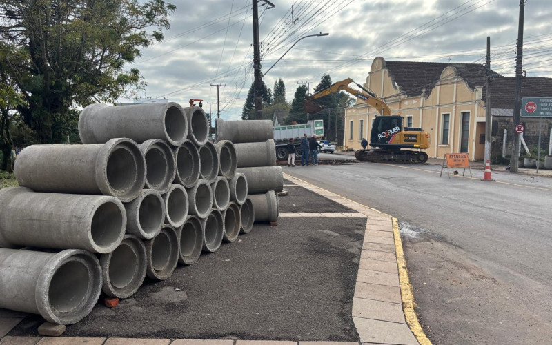 Obras na Avenida Presidente Lucena causam bloqueios