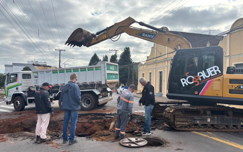 Obras na Avenida Presidente Lucena causam bloqueio no trânsito