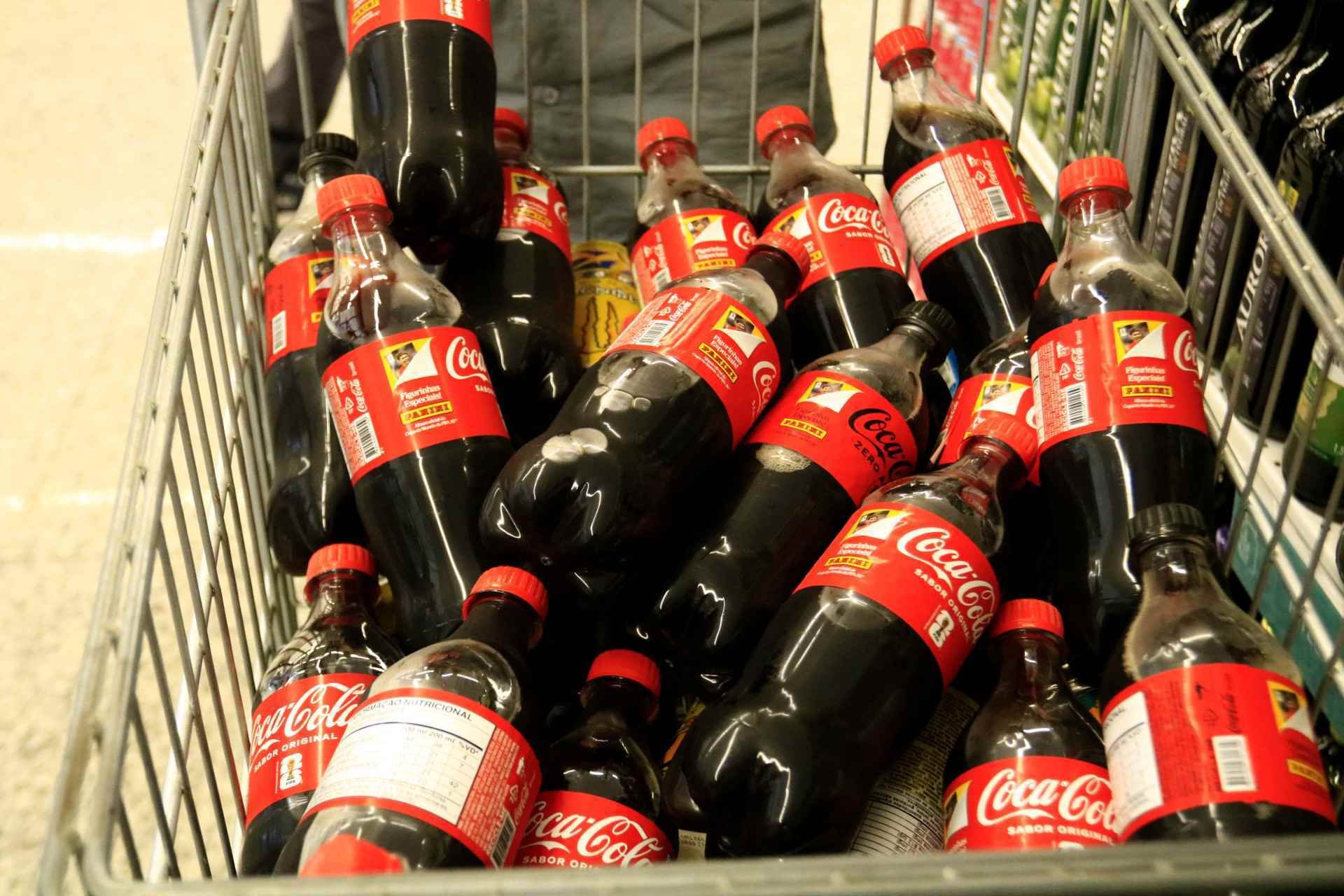 Coca-Cola vai tomar providências após furtos de figurinhas da Copa do Mundo 2026 estampadas em rótulos | abc+
