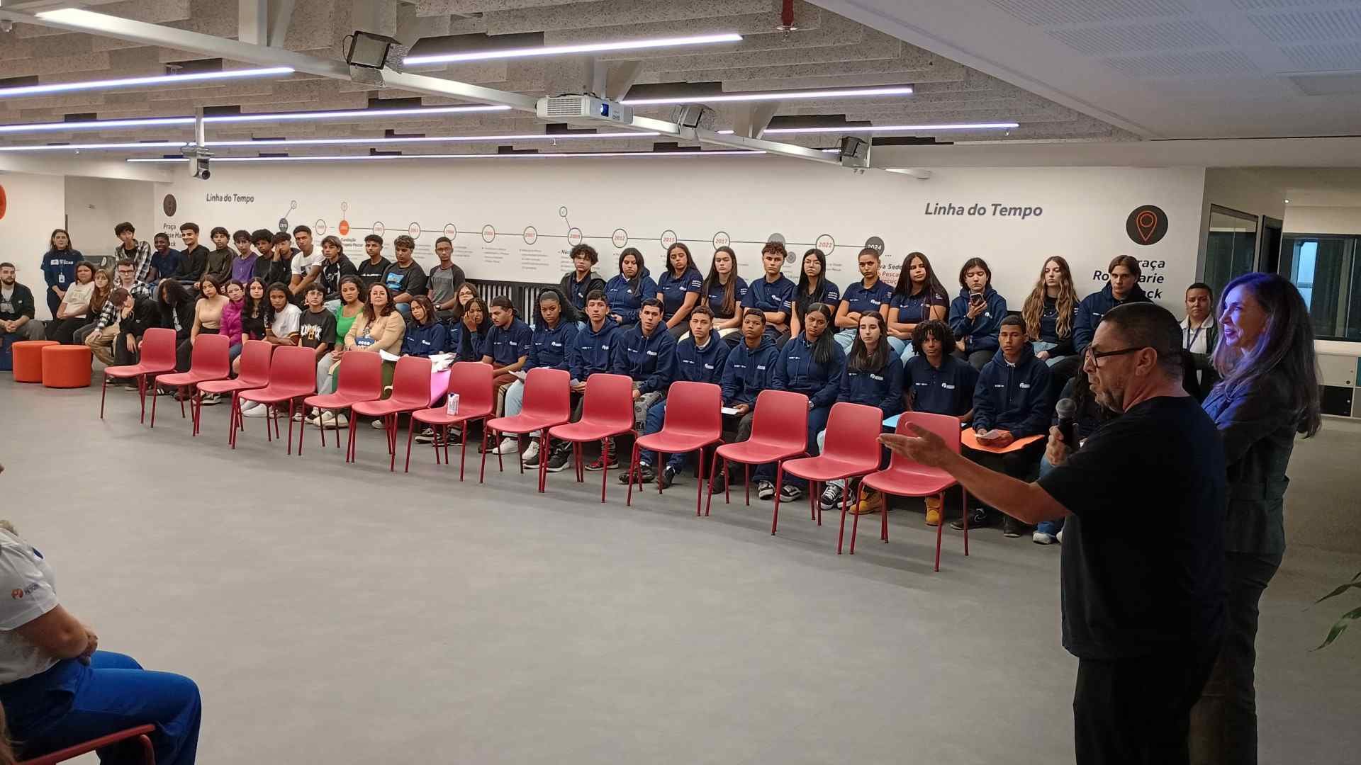 Turmas formam jovens de 14 a 19 anos