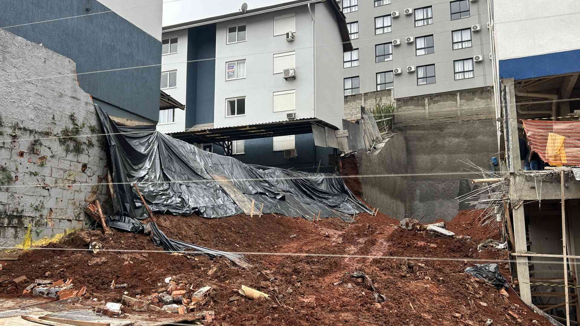 Incorporadora já realizou a recomposição do talude  | abc+