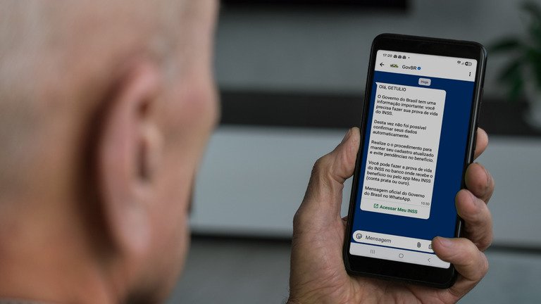 INSS convoca benefici&aacute;rios pelo WhatsApp para prova de vida; entenda