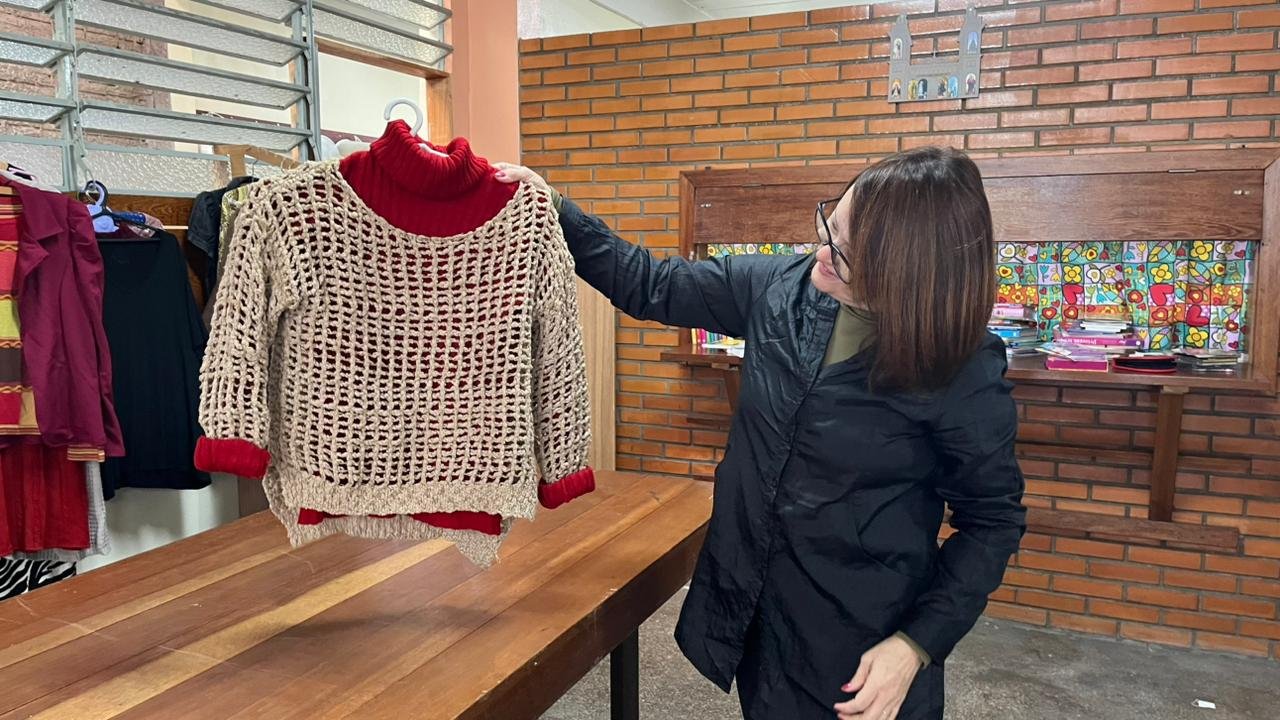 “Tudo a partir de R$ 5”: Saiba até quando vai o brechó da Feira de Inverno da Capela São Miguel