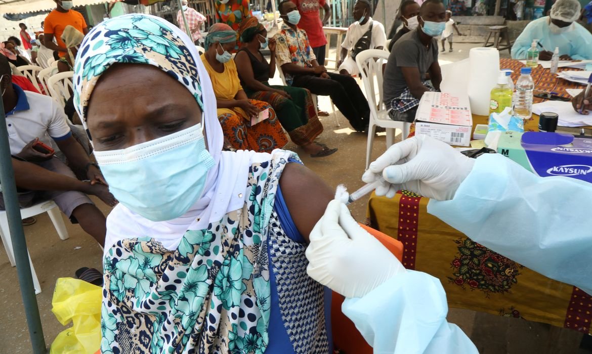 Vacina contra cepa do ebola na &Aacute;frica pode demorar at&eacute; 9 meses; entenda