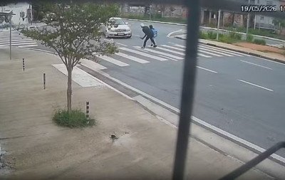 VÍDEO: Casal que seguia para homenagear filho morto atropela criança e adolescente na faixa