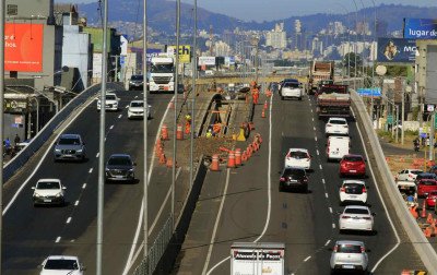 BR-116: Obra no viaduto da Metrovel avança em Canoas com lançamento de vigas no vão central