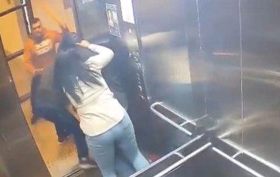VÍDEO: Manobrista usa porrete para defender mulher atacada a facadas pelo ex-marido