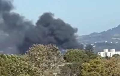 VÍDEO: Incêndio em estabelecimento provoca intensa coluna de fumaça em Novo Hamburgo