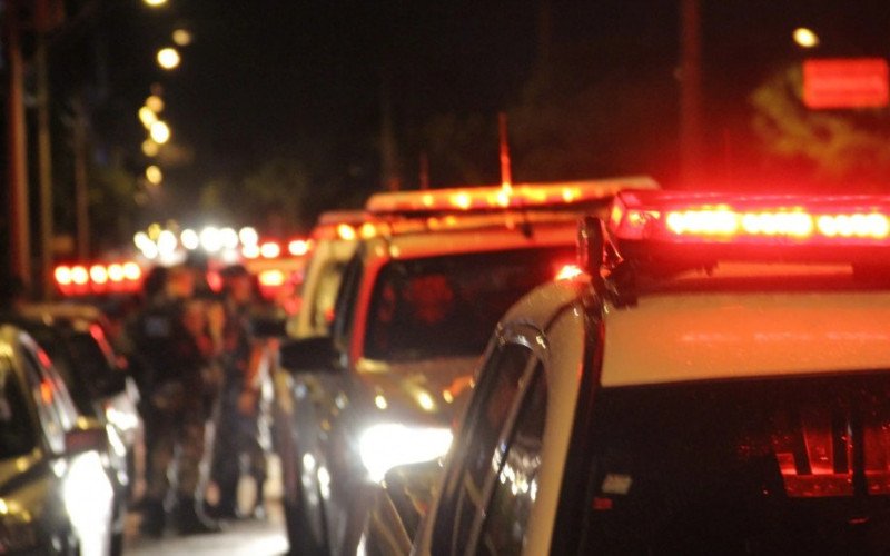 Ocorrência, na noite desta terça-feira (19), exigiu reforços com uma policial feminina para que a mulher acabasse contida e presa | abc+