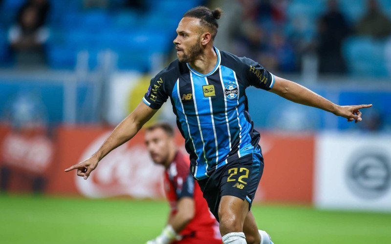 Braithwaite foi titular e abriu o placar na Arena | abc+