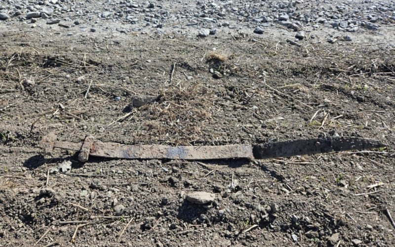 Espada Viking milenar é encontrada na Noruega por criança de 6 anos