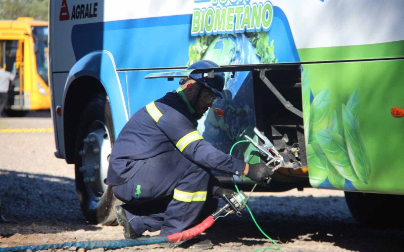 Micro-ônibus será abastecido na garagem da Visac, com combustível vindo de Minas do Leão | abc+