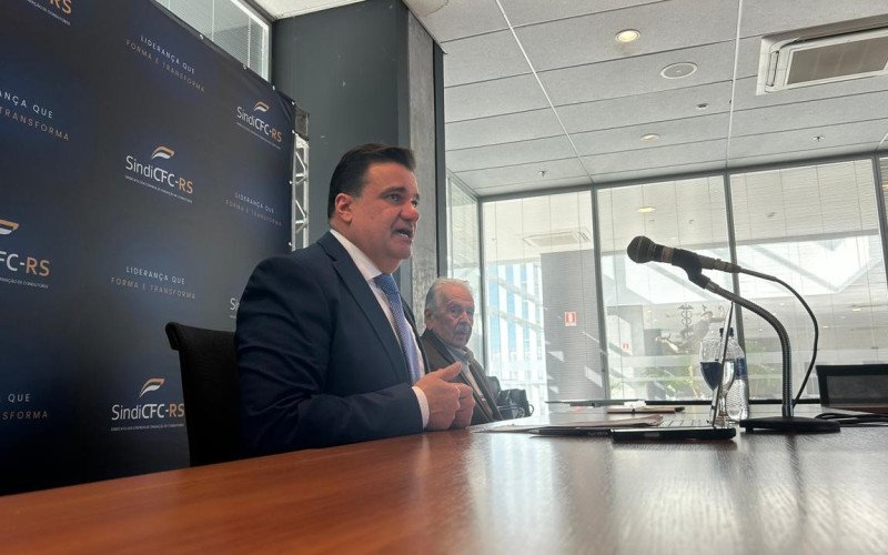 Coletiva realizada na Fecomércio, em Porto Alegre, com o SindiCFC-RS para tratar do atual cenário envolvendo o processo de retirada da Carteira Nacional de Habilitação (CNH) | abc+