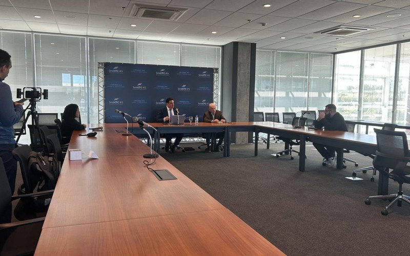 Coletiva realizada na Fecomércio, em Porto Alegre, com o SindiCFC-RS para tratar do atual cenário envolvendo o processo de retirada da Carteira Nacional de Habilitação (CNH) | abc+