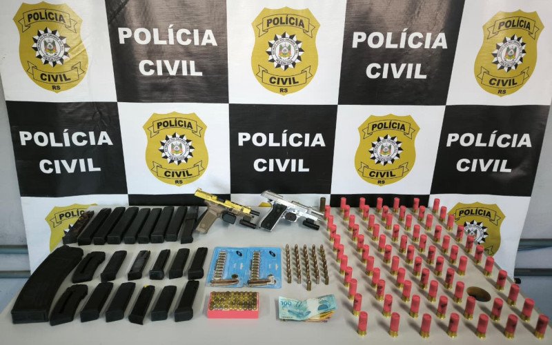 Adolescente de 14 anos, investigado por homicídio é encontrado com arsenal de armas em São Leopoldo 