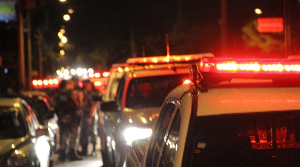 “Ainda xingou os policiais”: Mulher é presa após sair de churrascaria sem pagar conta