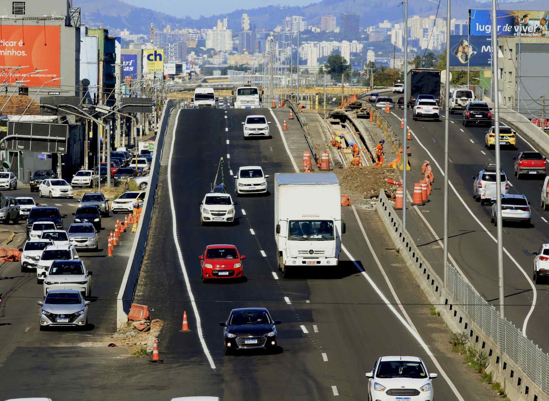 BR-116: Obras em viaduto alteram o trânsito no trecho de Canoas; veja como fica