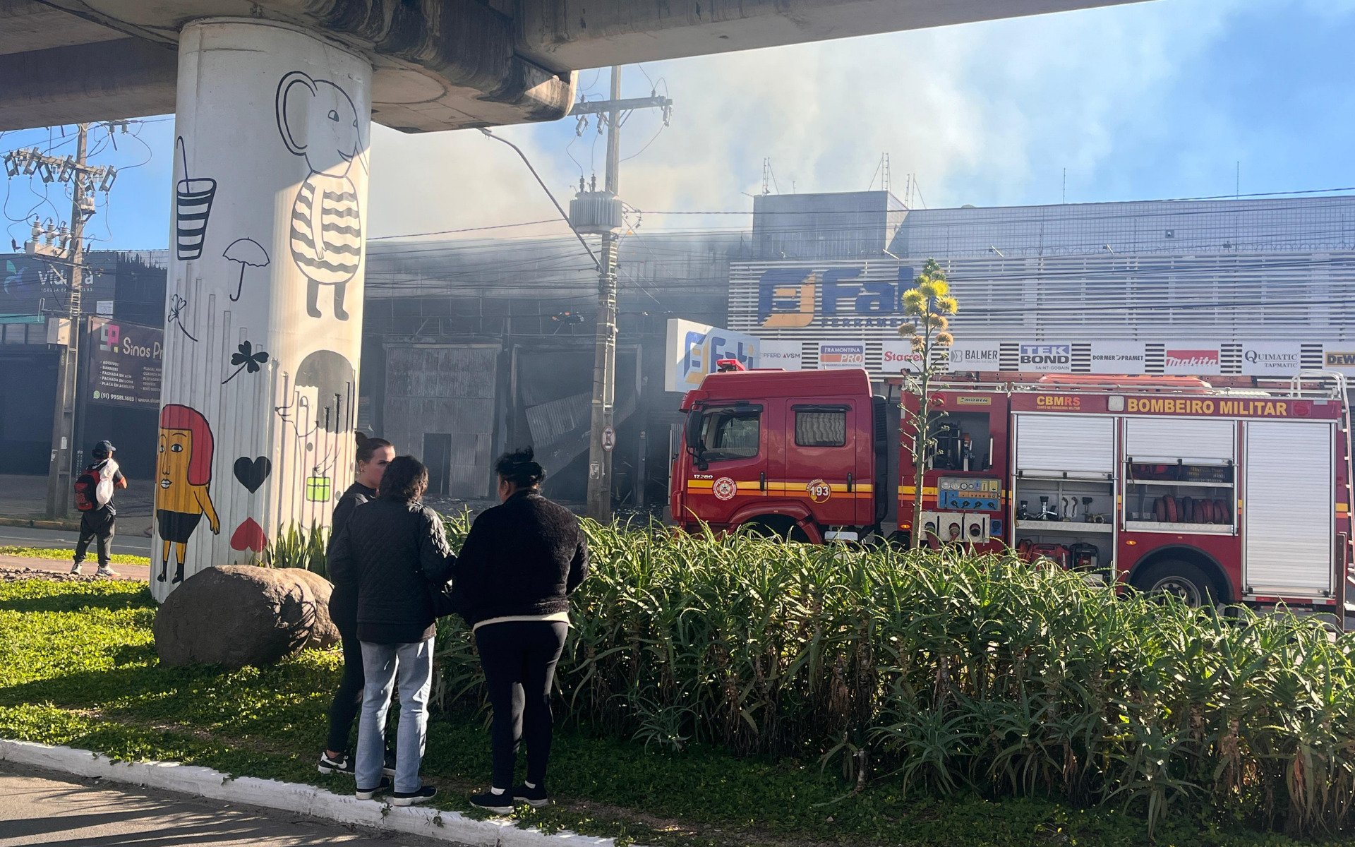 Incêndio atinge gráfica de Novo Hamburgo na tarde desta quarta-feira