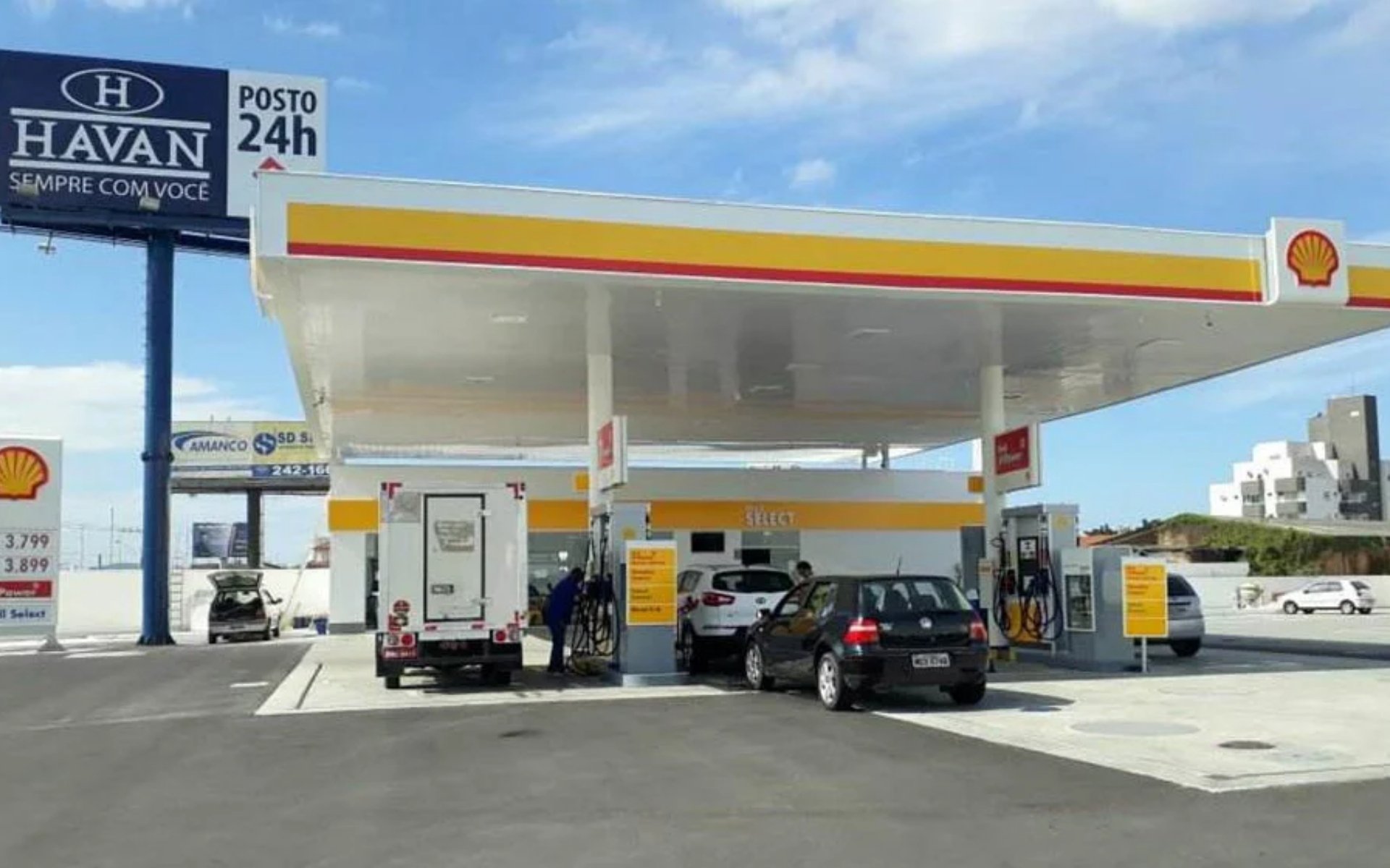 Gasolina por R$ 4,99 o litro é vendida pelos postos Havan no Dia do Imposto Zero